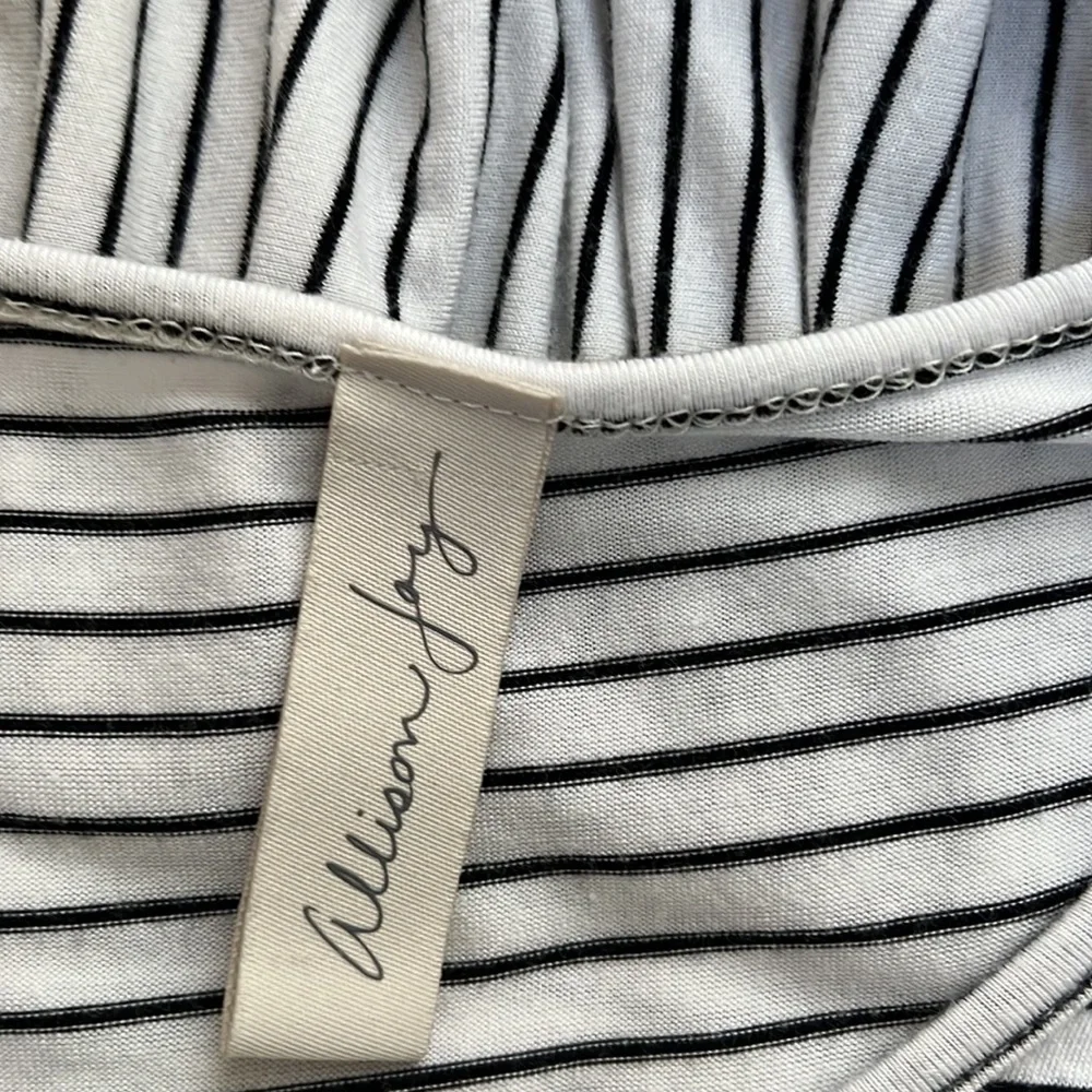 Allison Joy Sleeveless White & Black striped top size S
